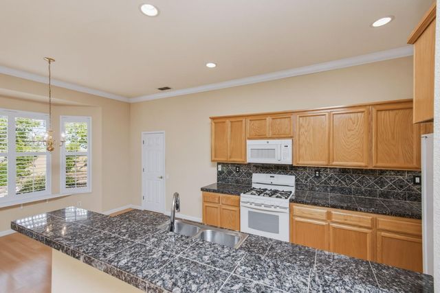 4124 Tahoe Vista Dr, Rocklin, CA 95765