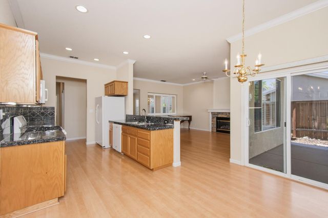 4124 Tahoe Vista Dr, Rocklin, CA 95765