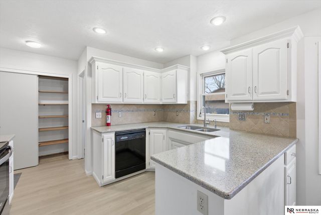 8714 Raven Oaks Drive, Omaha, NE 68152