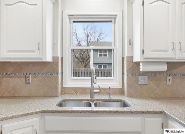 8714 Raven Oaks Drive, Omaha, NE 68152