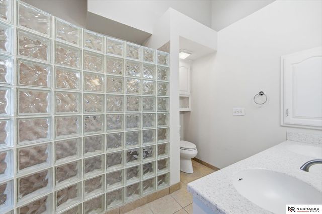 8714 Raven Oaks Drive, Omaha, NE 68152