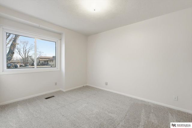 8714 Raven Oaks Drive, Omaha, NE 68152