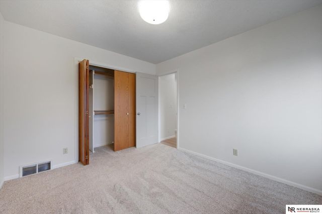 8714 Raven Oaks Drive, Omaha, NE 68152