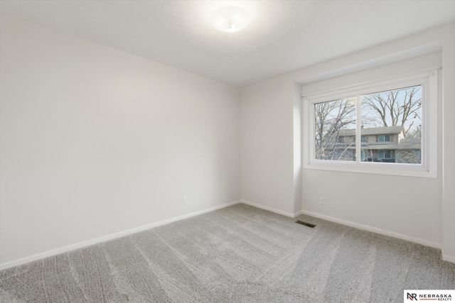 8714 Raven Oaks Drive, Omaha, NE 68152