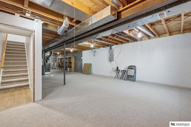 8714 Raven Oaks Drive, Omaha, NE 68152