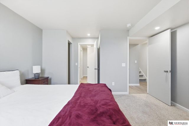 8714 Raven Oaks Drive, Omaha, NE 68152