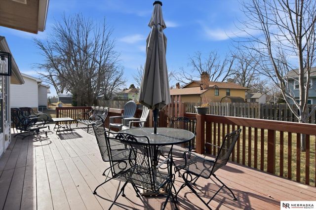 8714 Raven Oaks Drive, Omaha, NE 68152