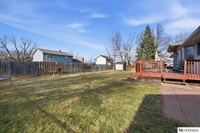 8714 Raven Oaks Drive, Omaha, NE 68152