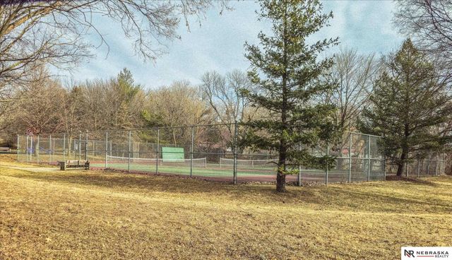 8714 Raven Oaks Drive, Omaha, NE 68152