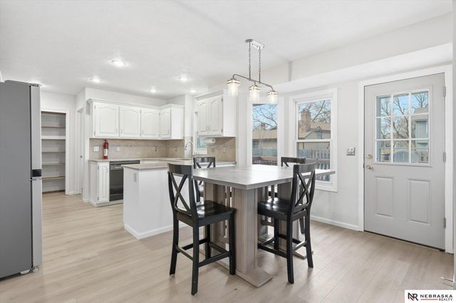 8714 Raven Oaks Drive, Omaha, NE 68152