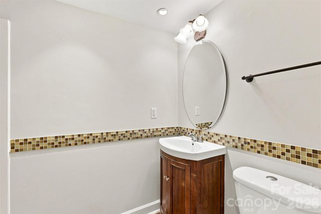 922 Ambassador Street, Charlotte, NC 28208