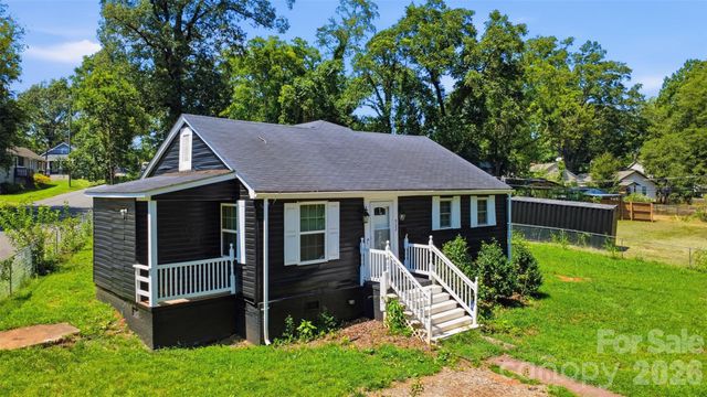 922 Ambassador Street, Charlotte, NC 28208