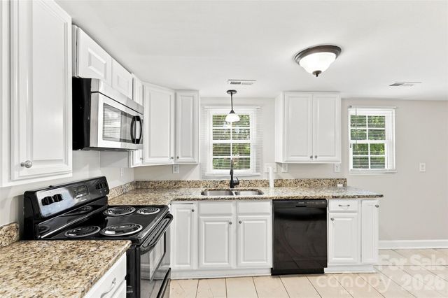 922 Ambassador Street, Charlotte, NC 28208