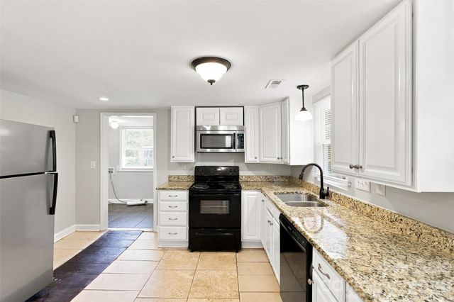 922 Ambassador Street, Charlotte, NC 28208