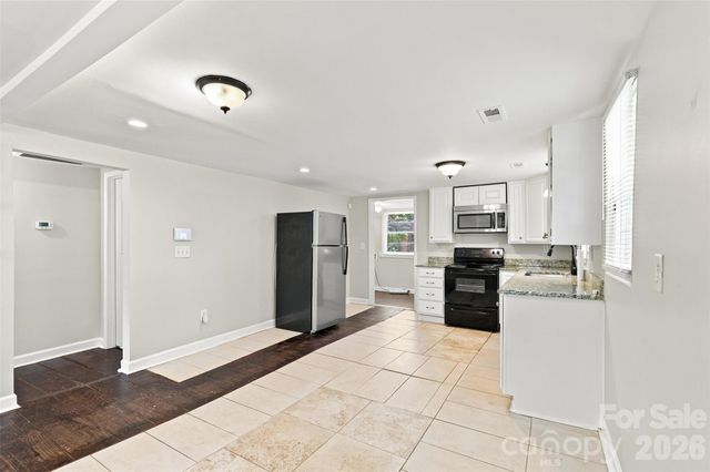 922 Ambassador Street, Charlotte, NC 28208