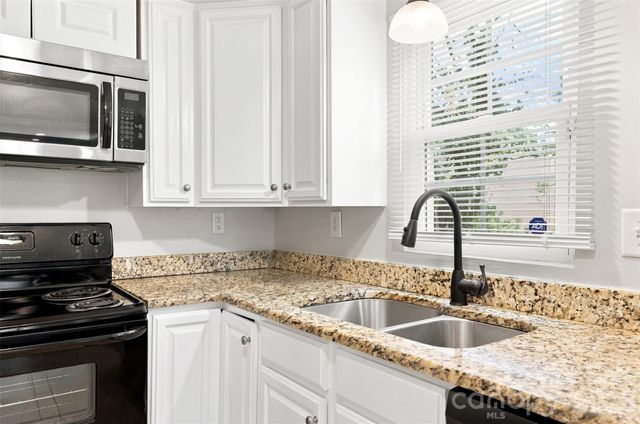 922 Ambassador Street, Charlotte, NC 28208