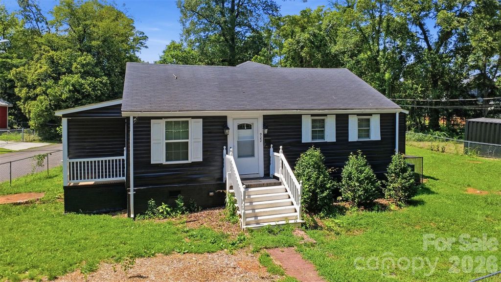 922 Ambassador Street, Charlotte, NC 28208