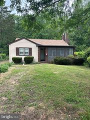 15 CEDAR ST, New Egypt, NJ 08533