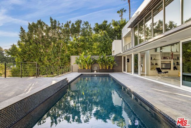1545 Sunset Plaza Drive, West Hollywood, CA 90069
