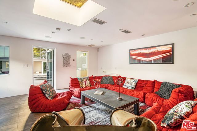 1545 Sunset Plaza Drive, West Hollywood, CA 90069