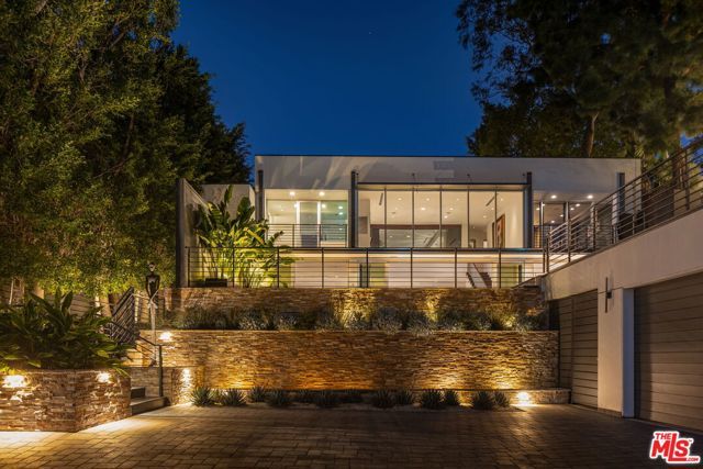 1545 Sunset Plaza Drive, West Hollywood, CA 90069