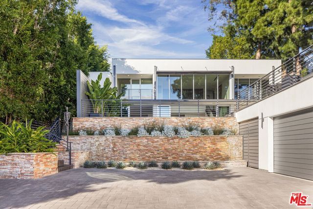 1545 Sunset Plaza Drive, West Hollywood, CA 90069