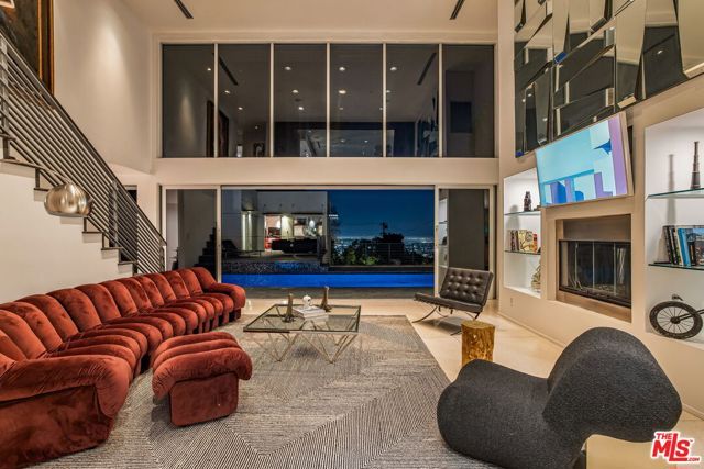 1545 Sunset Plaza Drive, West Hollywood, CA 90069