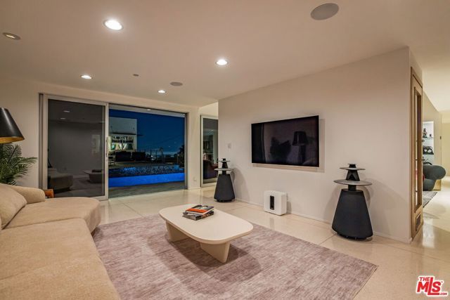 1545 Sunset Plaza Drive, West Hollywood, CA 90069