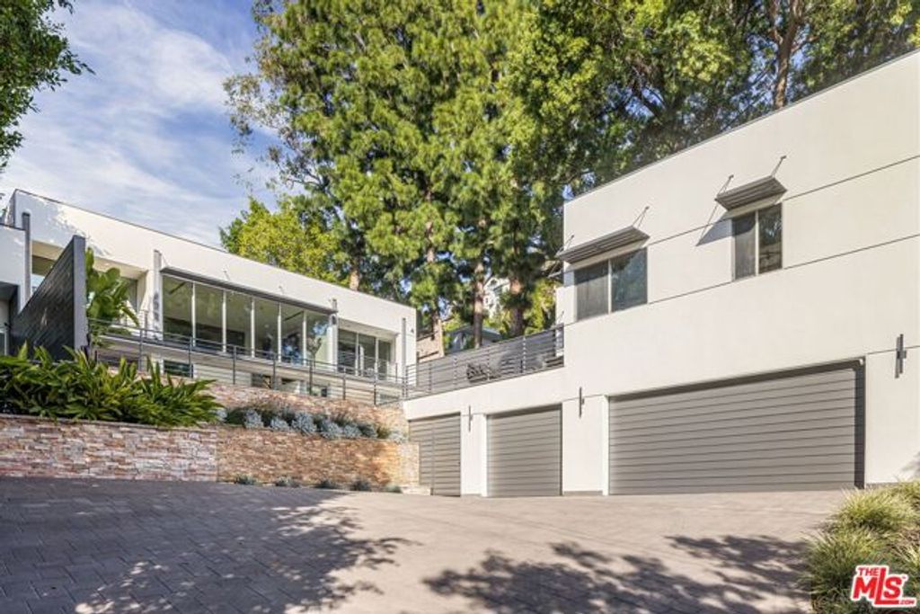 1545 Sunset Plaza Drive, West Hollywood, CA 90069