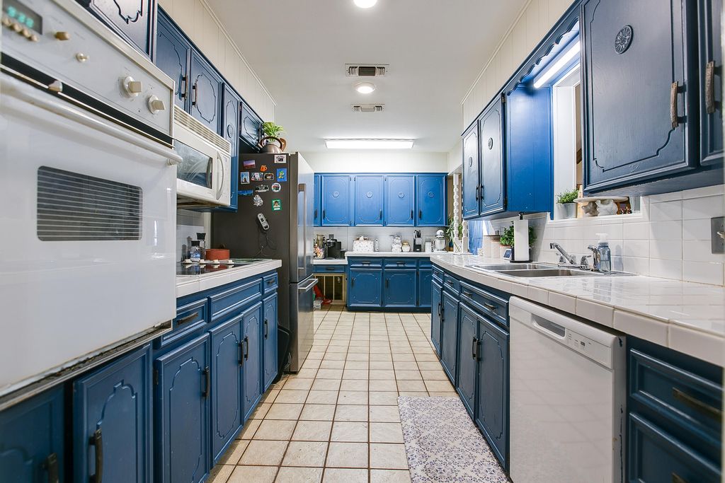 Image 13 of property listing at 2802 Canyon Creek Drive, San Angelo, TX 76904