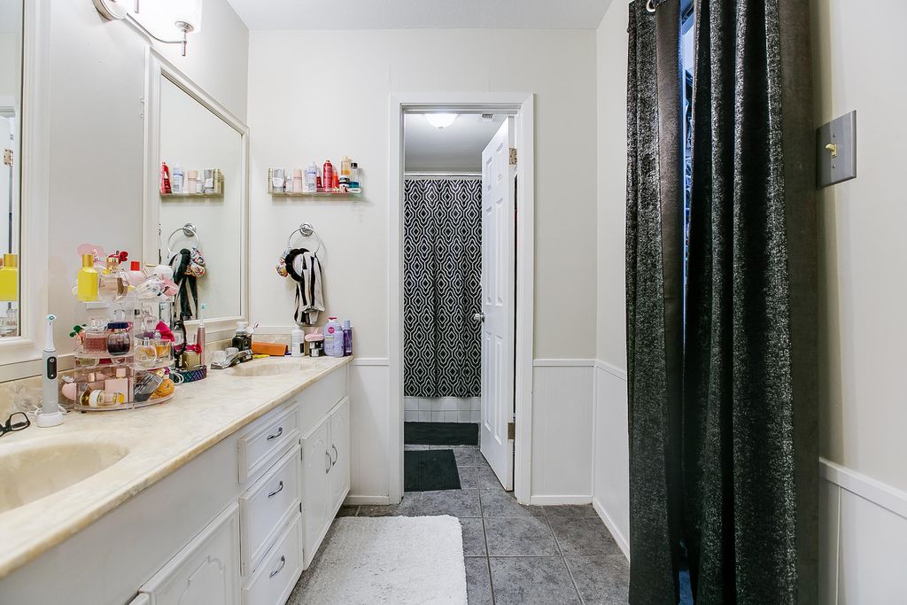Image 21 of property listing at 2802 Canyon Creek Drive, San Angelo, TX 76904