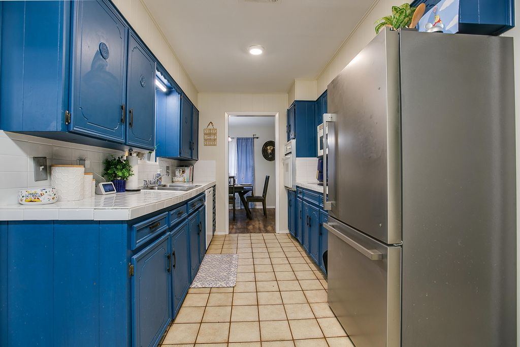 Image 9 of property listing at 2802 Canyon Creek Drive, San Angelo, TX 76904