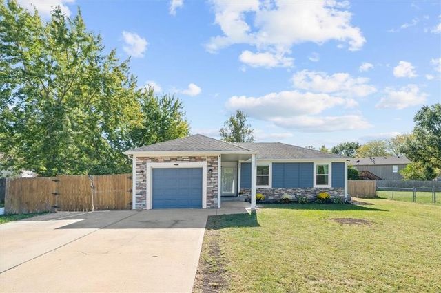 733 Mc Caffree Circle, Gardner, KS 66030