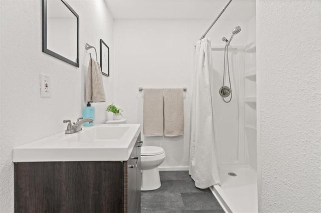 733 Mc Caffree Circle, Gardner, KS 66030