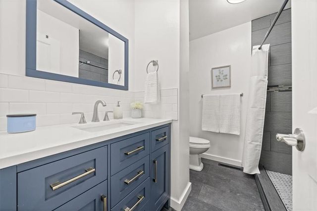 733 Mc Caffree Circle, Gardner, KS 66030