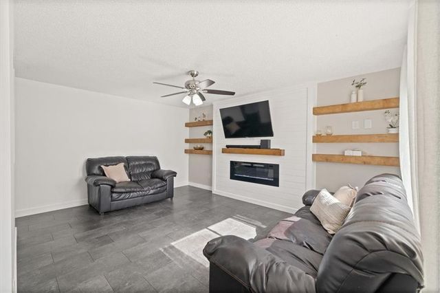 733 Mc Caffree Circle, Gardner, KS 66030