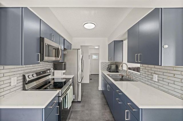 733 Mc Caffree Circle, Gardner, KS 66030