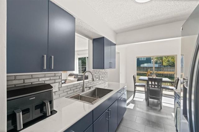 733 Mc Caffree Circle, Gardner, KS 66030