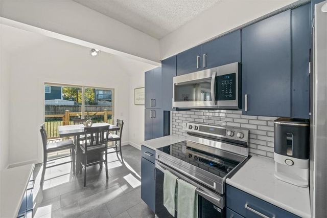 733 Mc Caffree Circle, Gardner, KS 66030