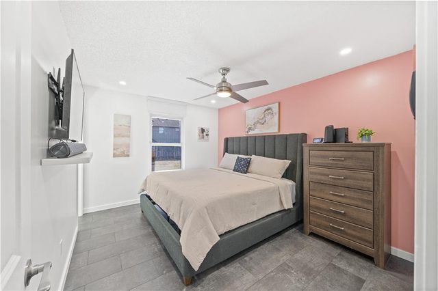 733 Mc Caffree Circle, Gardner, KS 66030