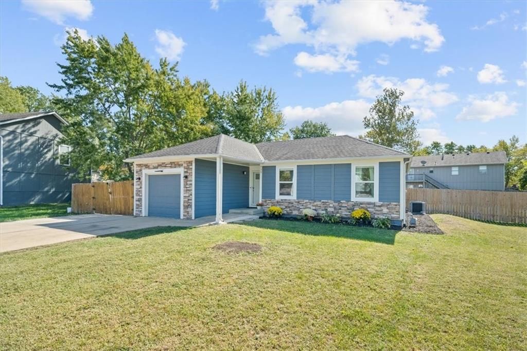 733 Mc Caffree Circle, Gardner, KS 66030