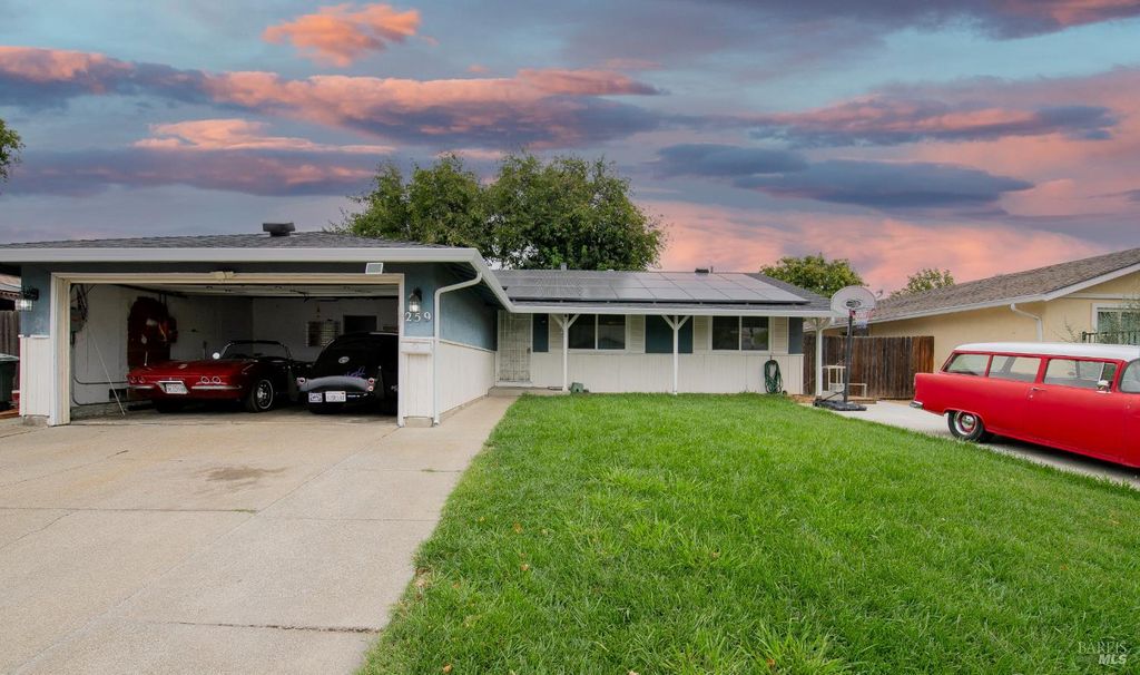 259 Bowline Dr, Vacaville, CA 95687