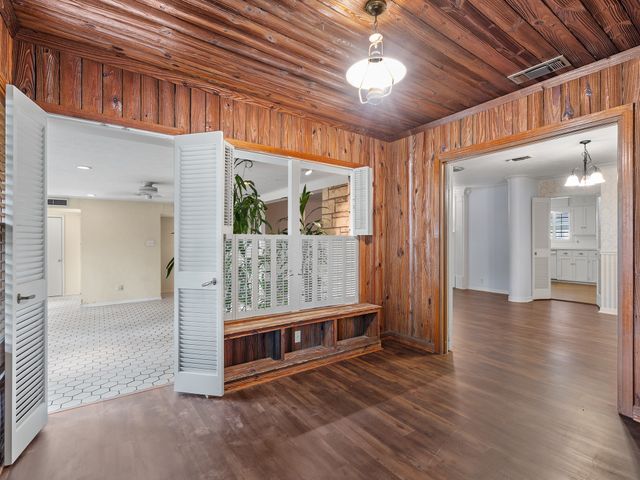 2115 Park Street, Greenville, TX 75401