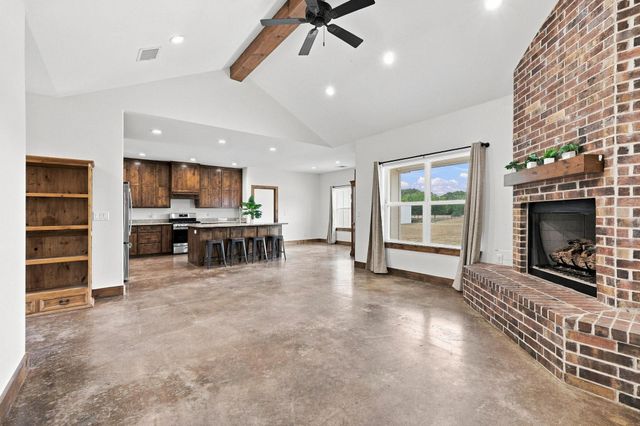 1350 County Road 4040, Ector, TX 75479