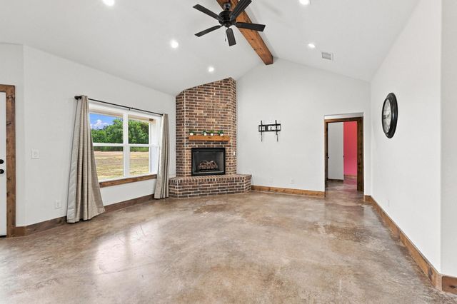 1350 County Road 4040, Ector, TX 75479