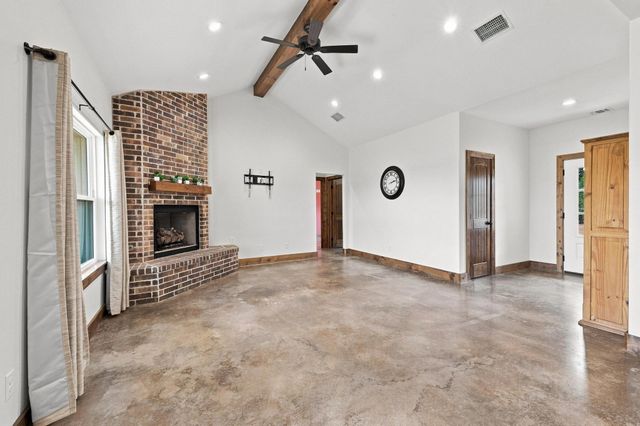 1350 County Road 4040, Ector, TX 75479