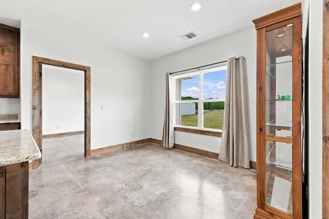 1350 County Road 4040, Ector, TX 75479