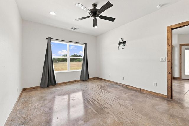 1350 County Road 4040, Ector, TX 75479