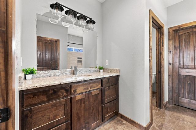 1350 County Road 4040, Ector, TX 75479