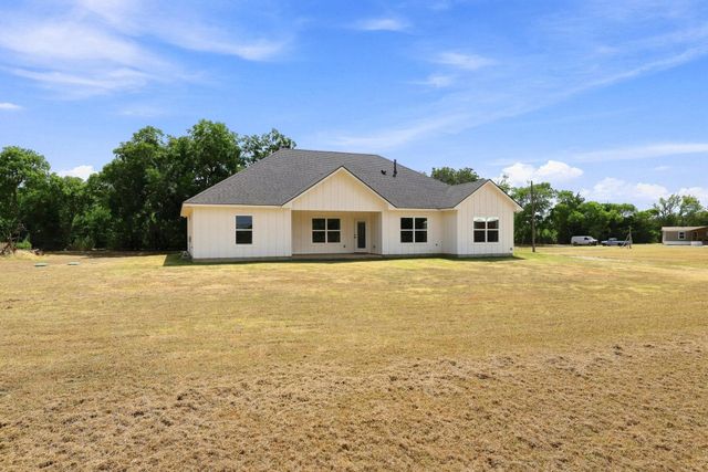 1350 County Road 4040, Ector, TX 75479